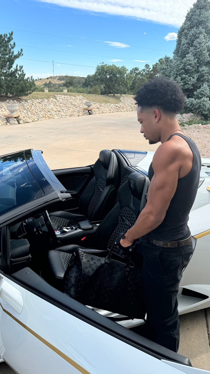 dimaggiovoss's tweet photo. You need 3 things as a man:

- God
- Physical Strength 
- A good source of income 

(and a car that goes 0-60 in 0.2 secs) 😂 https://t.co/nmSafeUbrW