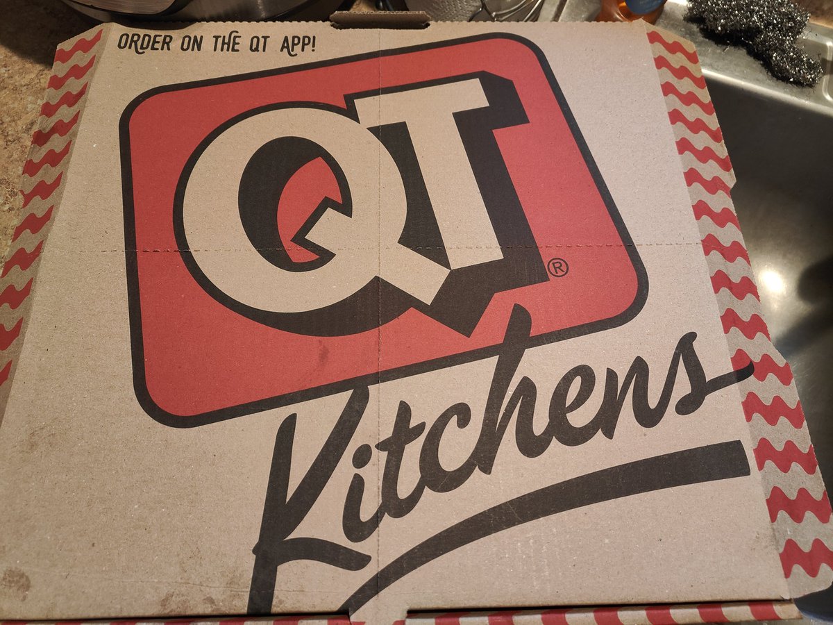 PRarevir's tweet photo. @QuikTrip I love the pizza but it seems that inflation is going the opposite way on your xl pizzas. https://t.co/18mhFzIPiQ