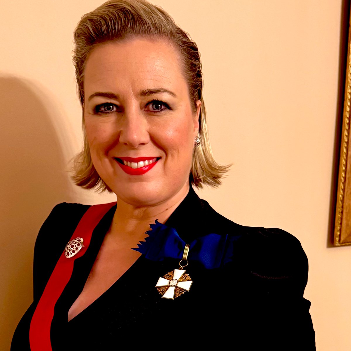 Tänään on juhlittu rakkaan Suomen itsenäisyyspäivää. Minulle Suomi edustaa vapautta, demokratiaa ja jakamatonta ihmisoikeutta. Luontomme on lahja. Kunnioitetaan toisiamme ja pidetään kaikista huolta.