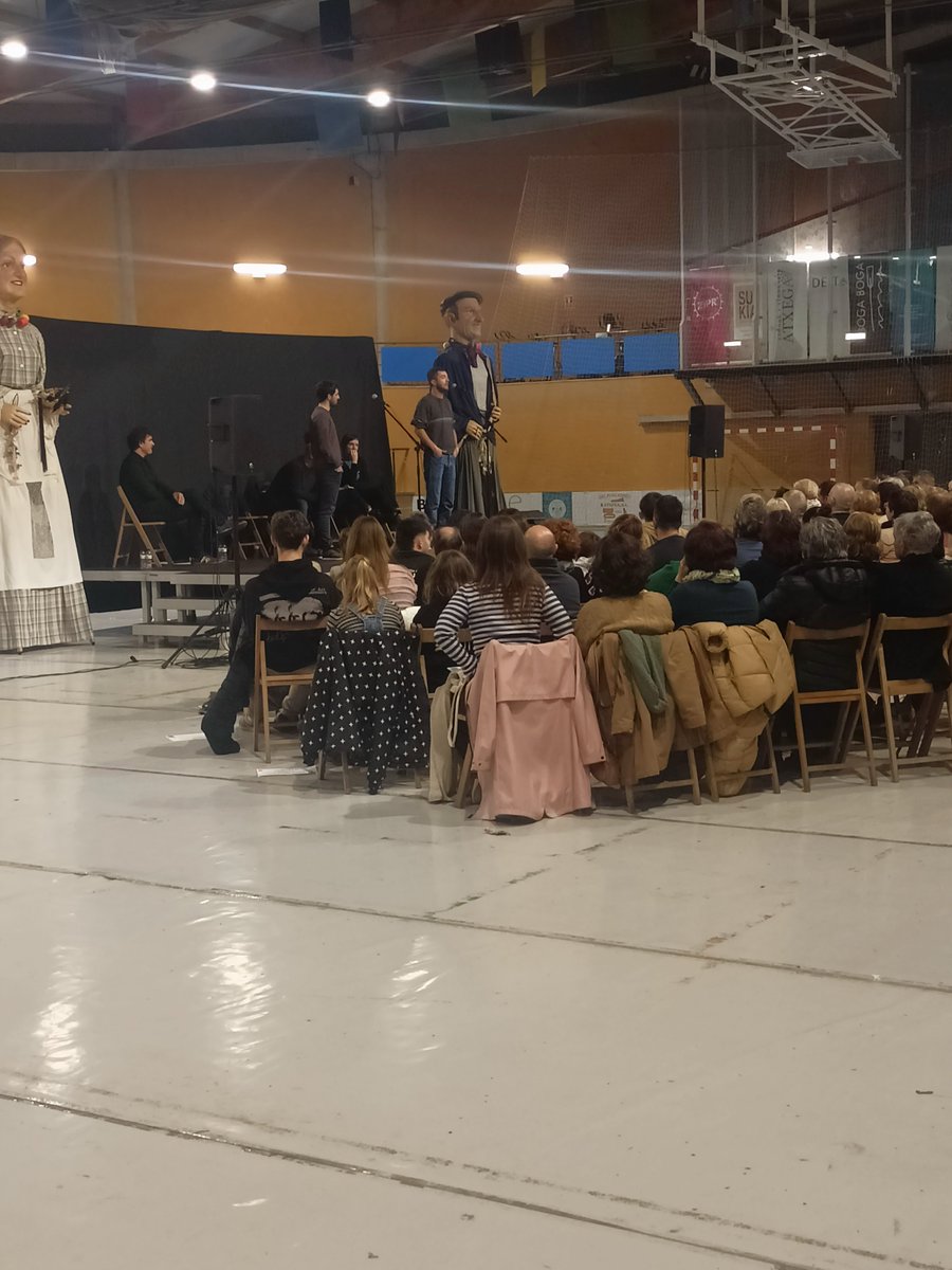 20 urte Sanikolasetako saioak. Gaur ere jendetsu eta bertsolariak bizi-bizi. Eskerrik asko #Errikotxia eta <a href="/OriokoUdala/">Orioko Udala</a>
