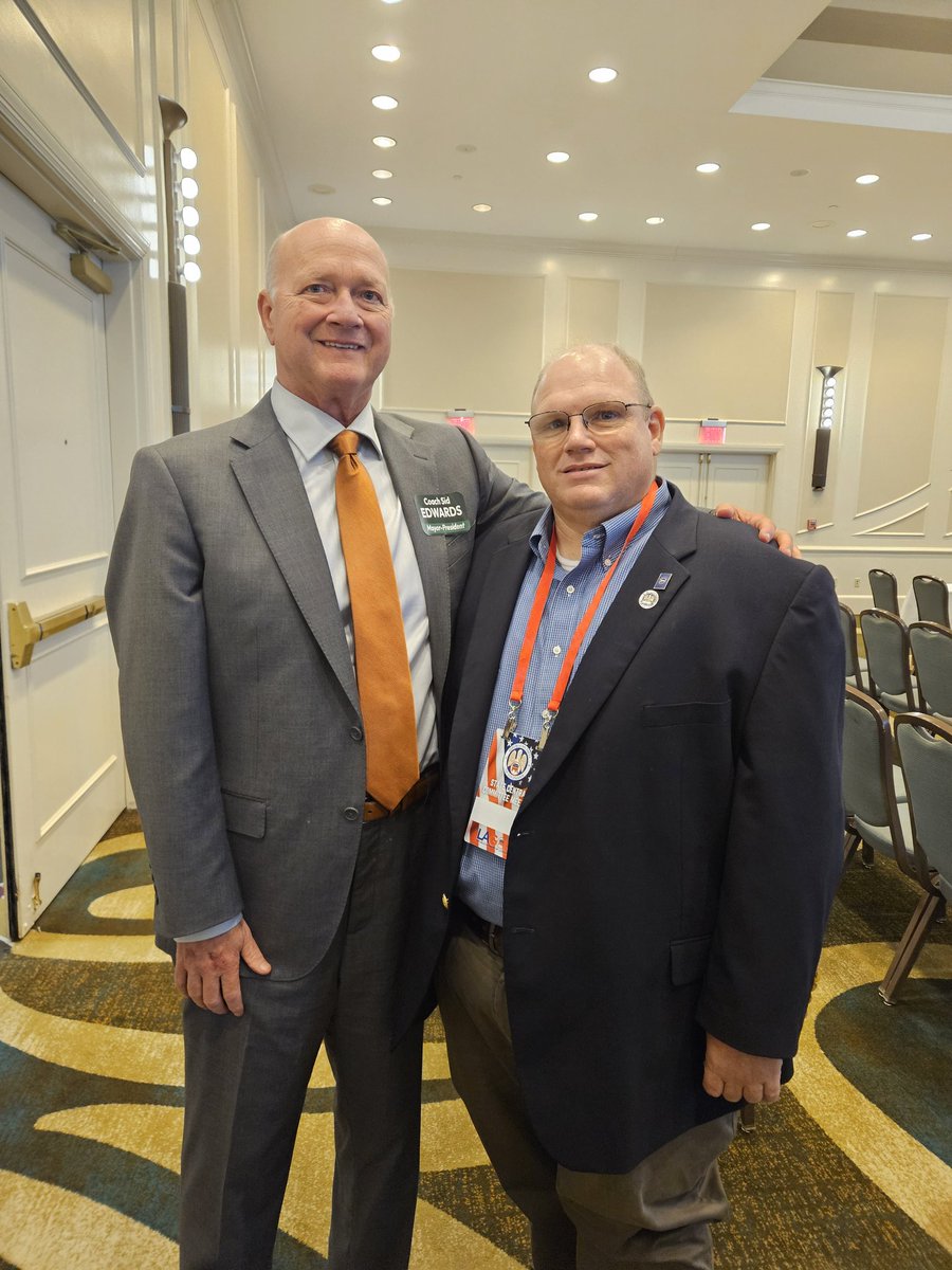 MikeBayham's tweet photo. If you live in East Baton Rouge Parish, I strongly encourage you to break from the current status quo of city leadership by going to the polls between 7 AM to 8 PM and voting for Coach Sid Edwards for Mayor-President of EBR. #sidforthewin #lagov #lalege https://t.co/eDUx8MFOlr