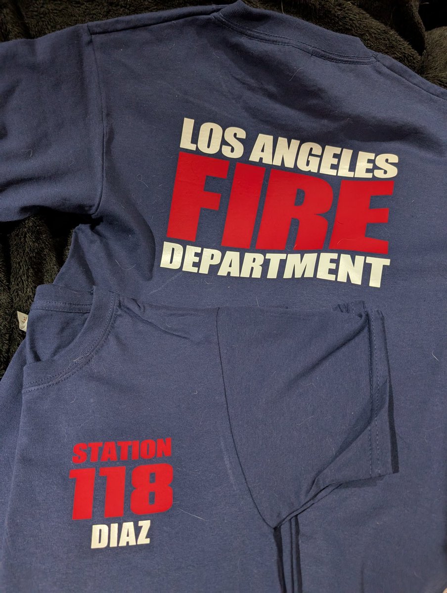 🚒 911 SHIRT GIVEAWAY 🚒
made some test shirts* recently &amp; have no use for Buck's so I wanted to give it away!

🚨 follow me (i'm lonely!)
🚨 retweet this
🚨 reply with your favourite 911 gif/image

closes 25/12 
open internationally**
#911twt #Buddie