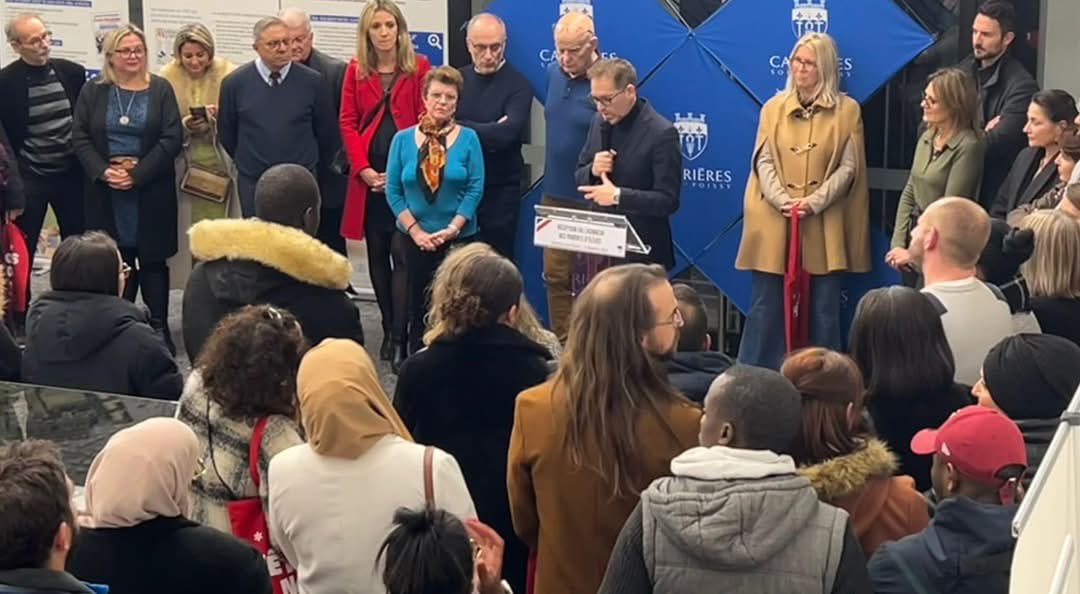 #education #UnMandatPourAgir #ecole #VilleAmiedesEnfants #CiteEducative #carrieressouspoissy #eleves #enseignants #parents

🎒 Tous mobilisés au service de la réussite éducative : les parents d’élèves délégués reçus à l’Hôtel de Ville !

A l’invitation d’Eddie Ait, maire de