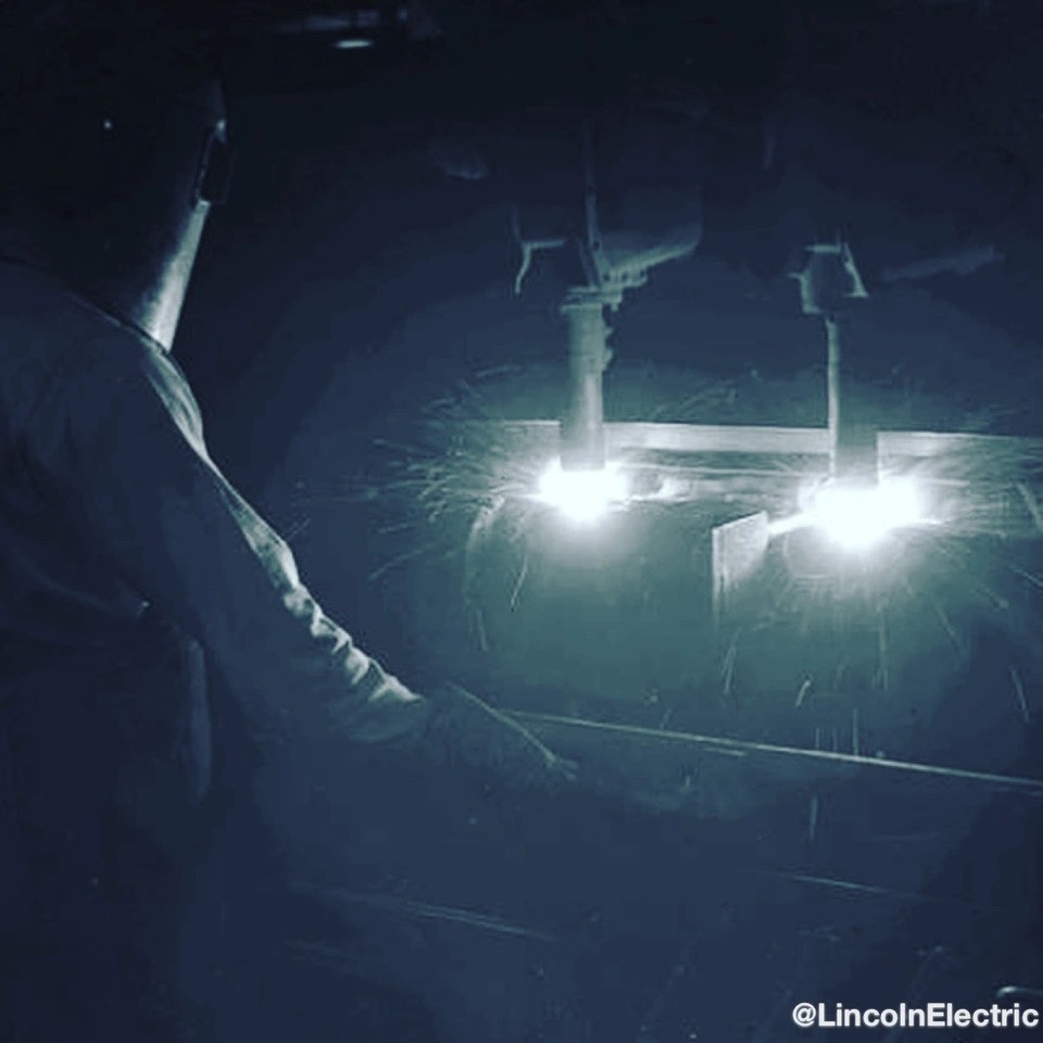 LincolnElectric's tweet image. Flashback Friday® - Welding rear axle housings at Olds Motor Works in Lansing, MI, May 1938. 

#FlashbackFriday #WeldRed #WeldRedNation