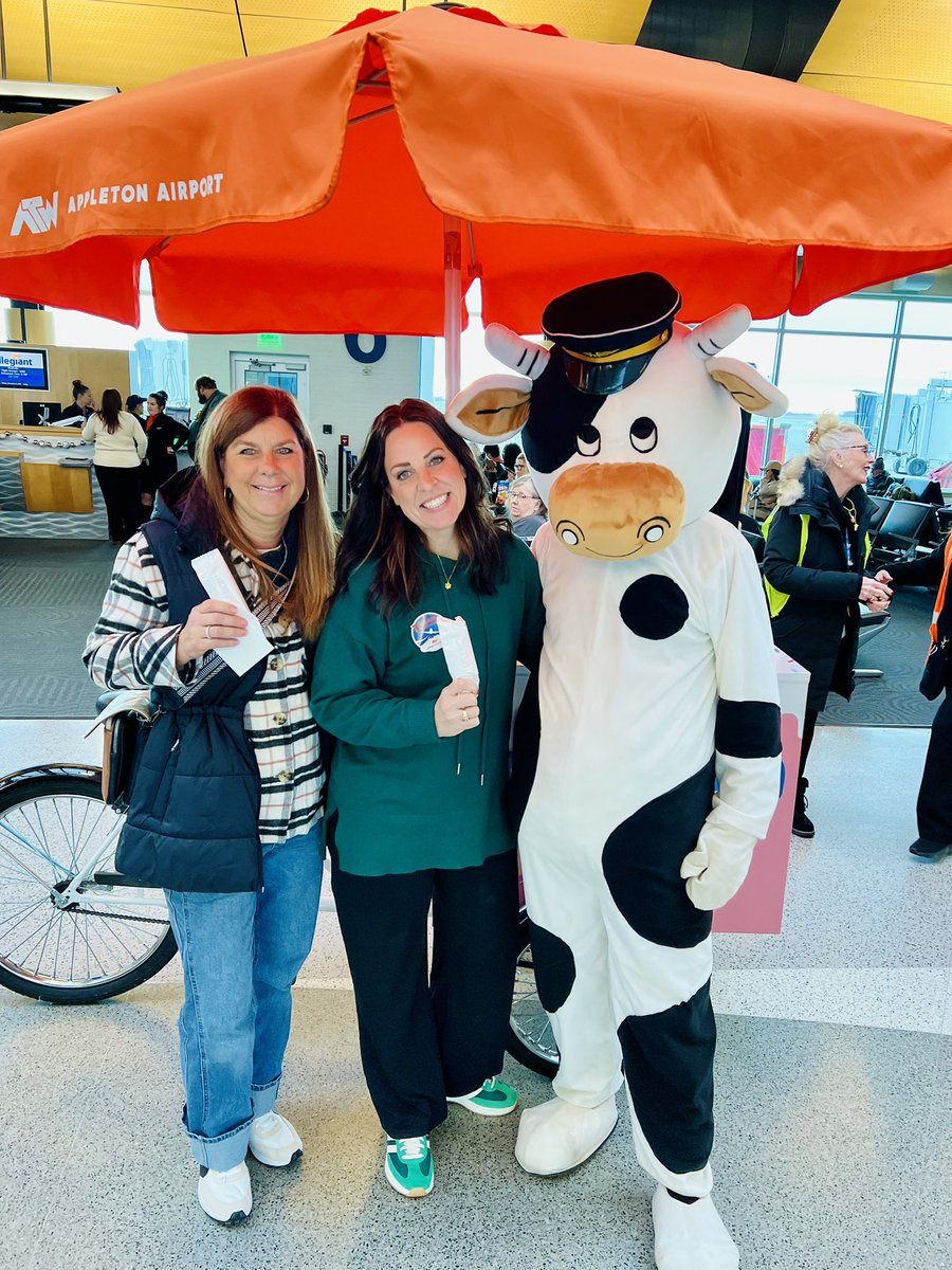 ATWairport's tweet photo. Today we hit an incredible milestone – 1 million passengers have flown through ATW this year! To celebrate, we treated our travelers to ice cream and stickers. Thank you for choosing ATW for fast, easy, and convenient travel! 

 #FlyATW #appleton #wisconsin #foxcities https://t.co/rVoaBe9UwU