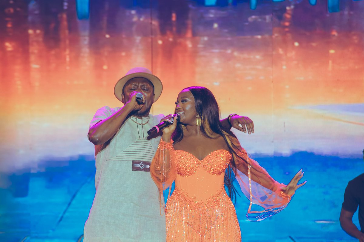 cbsfm_ug's tweet photo. ....mwana gwe ontuuka 🎶
#CarolNantongoLiveInConcert
#CBSUpdates https://t.co/51hjv7MZ4y