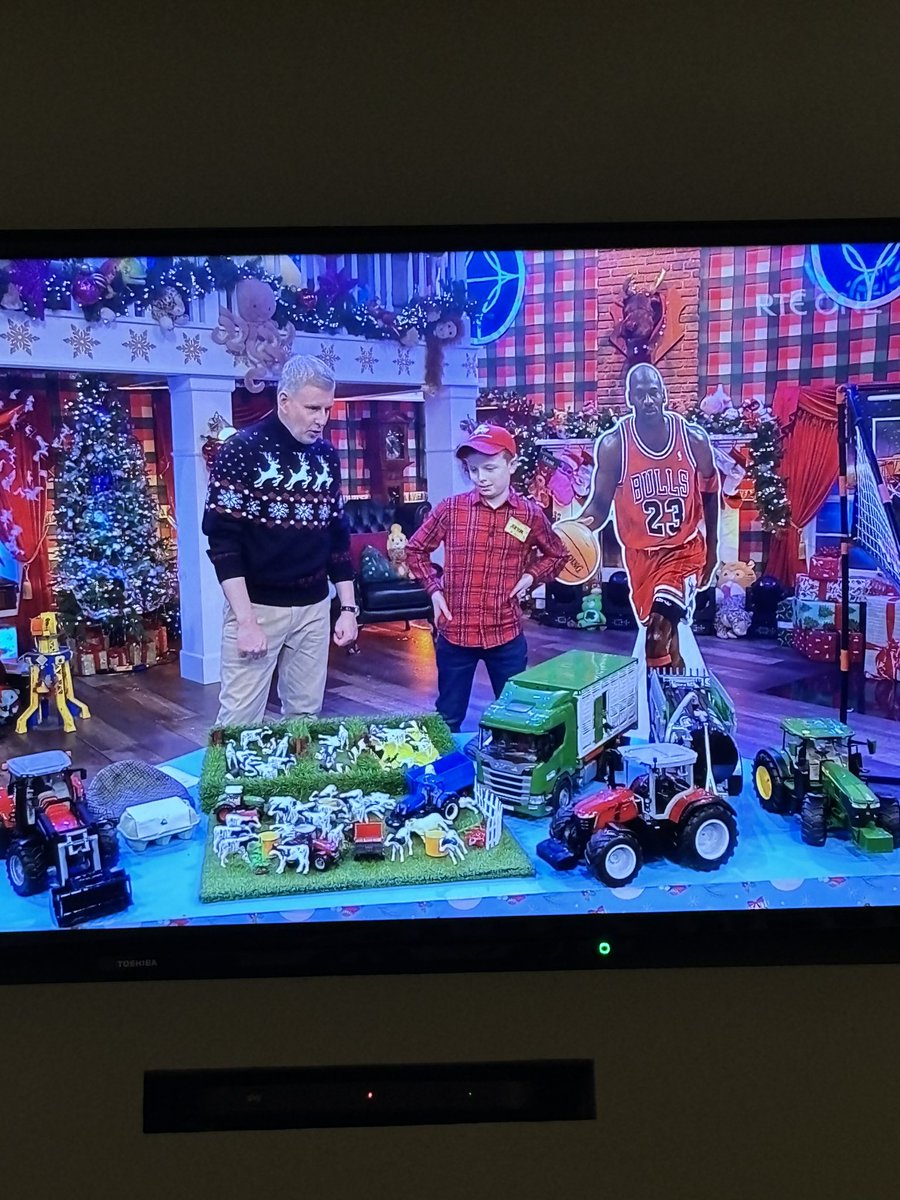 Leaha0K's tweet photo. Gwan the boyo 
#latelatetoyshow https://t.co/7zZ6PrfXkS