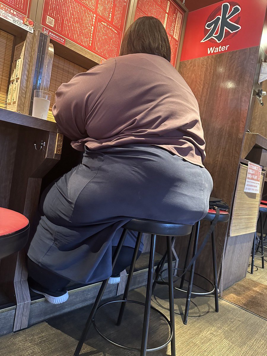 205diet's tweet photo. 120kg痩せて2人分減ったのにまだ100kgあるとかもうほんとにどうしようもない才能の塊。(一蘭で替え玉4回してライス大を頼む220kgだったなぁ) https://t.co/loBMUJkGUi
