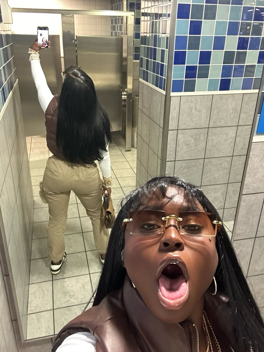 funnyassjenise's tweet photo. Boston Massachusetts 🤎👑 https://t.co/FwLAaTacFh