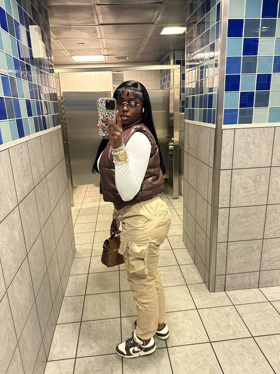 funnyassjenise's tweet photo. Boston Massachusetts 🤎👑 https://t.co/FwLAaTacFh