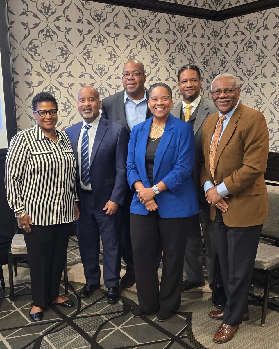 KidneyFund's tweet photo. AKF’s Eric Vicks, director of patient advocacy, and AKF Ambassador John Bayton were honored to participate in @NBCSL77’s recent panel Telling the Whole Story: Comprehensive Screening for Chronic Kidney Disease, providing education and #patientperspectives to #policymakers. https://t.co/NNERz7mS4t
