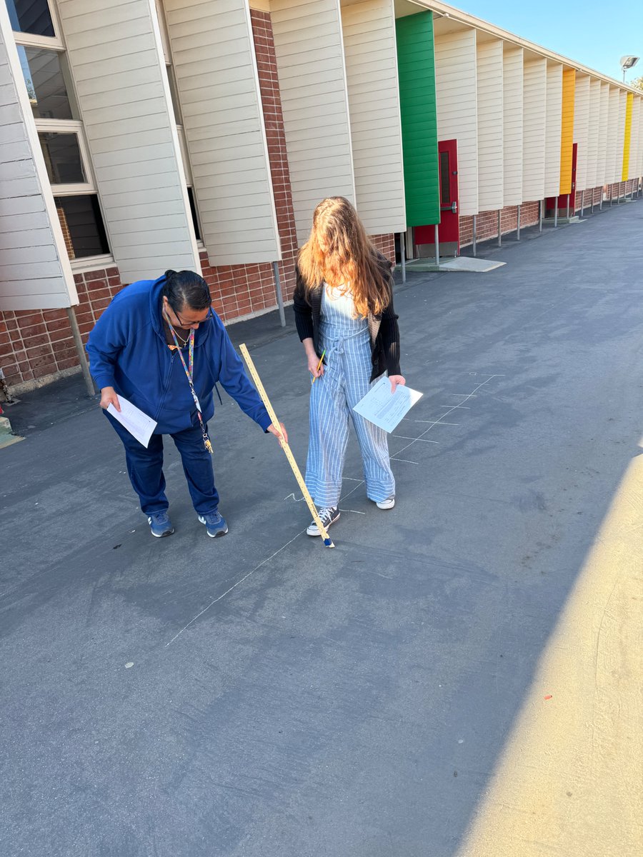 IrvineMathProj's tweet image. Los Nietos's 5th grade teachers are stepping up their game with life-size number lines to teach fractions! 🧮 They are making abstract concepts come alive in the classroom. #MathTeaching #FractionFun #IrvineMathProject #EdTech #STEMeducation