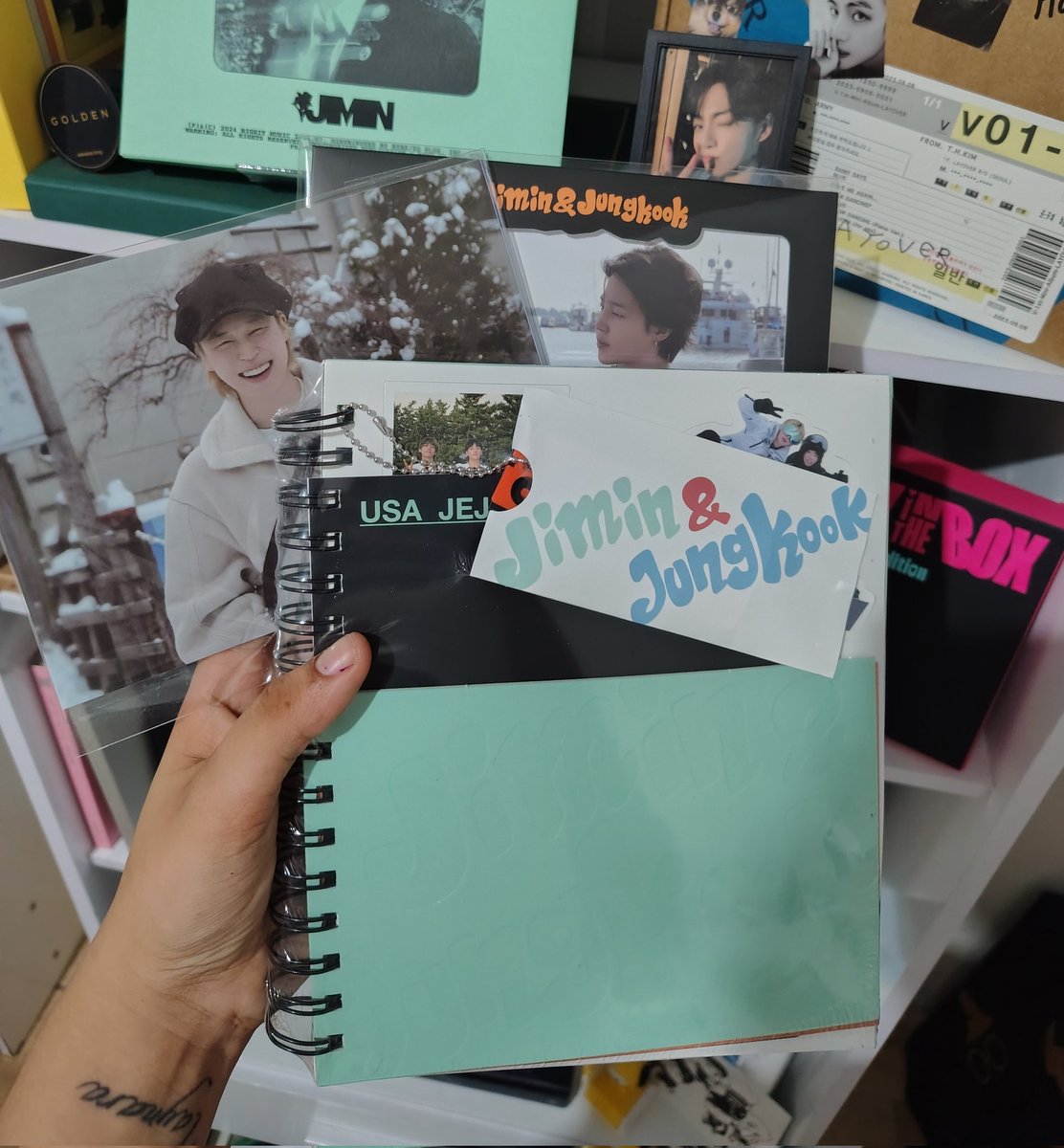 maxvseokj1's tweet image. feedback megaaa positivo pra @morekstore 
foi uma querida desde o início e chegou tudo direitinho 🥹 o photobook é a coisa mais linda do mundo tbm