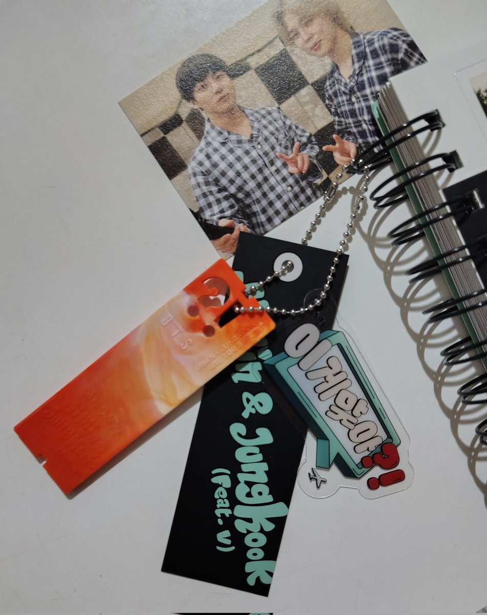 maxvseokj1's tweet image. feedback megaaa positivo pra @morekstore 
foi uma querida desde o início e chegou tudo direitinho 🥹 o photobook é a coisa mais linda do mundo tbm