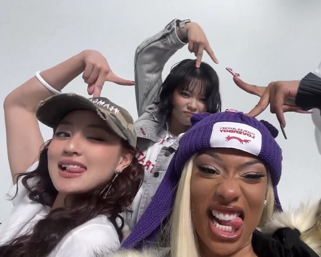 jihyosource's tweet photo. never in a million years would i have imagined we’d see jihyo and megan together https://t.co/WeU7iqip7P
