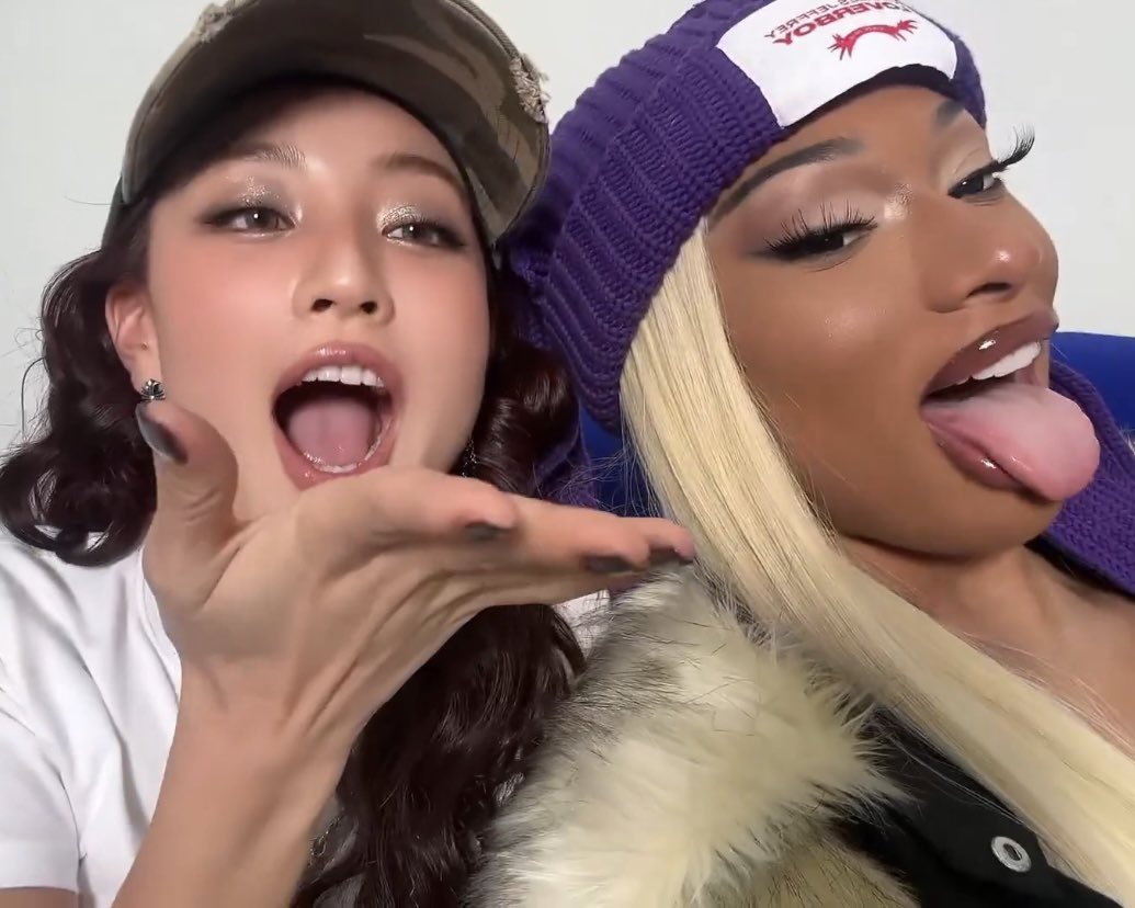 jihyosource's tweet photo. never in a million years would i have imagined we’d see jihyo and megan together https://t.co/WeU7iqip7P