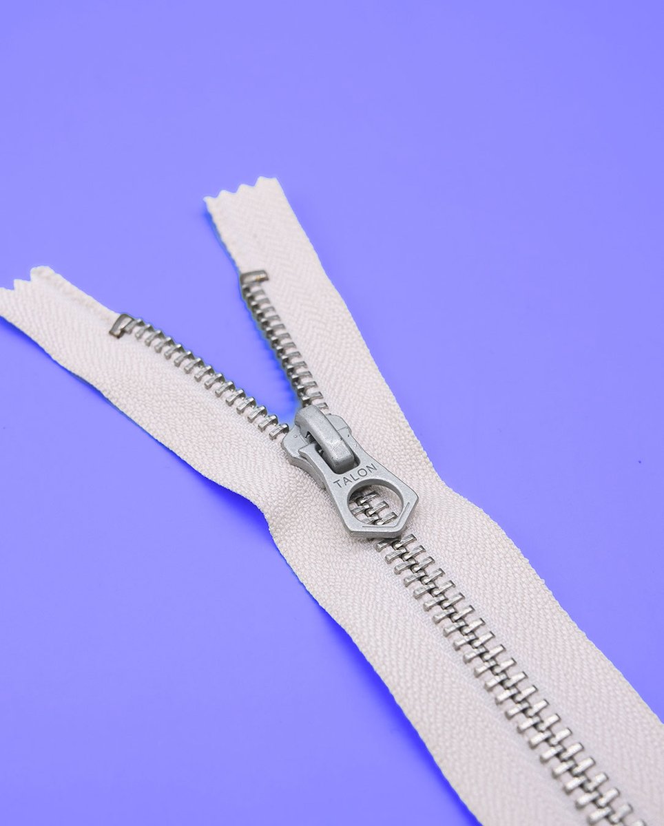 TalonIntl's tweet photo. Talons vintage zippers: A nod to the past, crafted for the present. Perfect for those who appreciate classic style.

🌐 https://t.co/J4OVacaiSE 

#vintage #vintagefashion #talonzipper https://t.co/wFjcxXAA7F