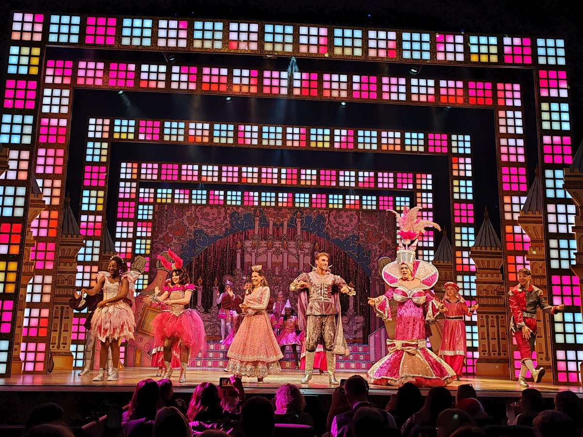 ball_helen's tweet photo. Fab Panto tonight @theatresevern. As ever never disappoints #SleepingBeauty #OhYesItIs https://t.co/SrNQn4J4v2