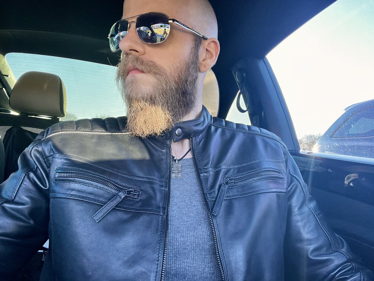 Southern_Queer's tweet photo. Officially weekending. #cheers
#kink #kinky #leather #gayleather #leathermen #leatherman #gay #gayatl #gaytl https://t.co/dS8v4jdMVG