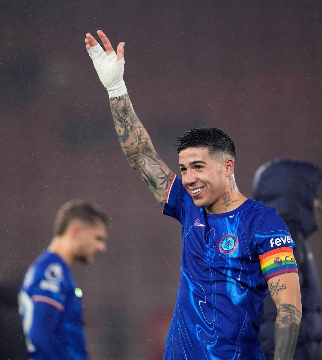 🚨 Enzo Fernandez - not for sale in January transfer window and considered important part of Chelsea project. Casadei and Carney Chukwuemeka could be midfielders who leave in January. (<a href="/FabrizioRomano/">Fabrizio Romano</a>) #CFC