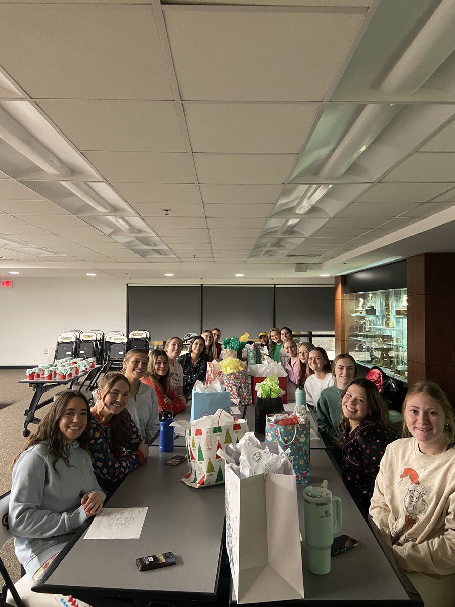 CentreCSoftball's tweet photo. Team Christmas Party 🎄 https://t.co/pVNh7Bs2dO