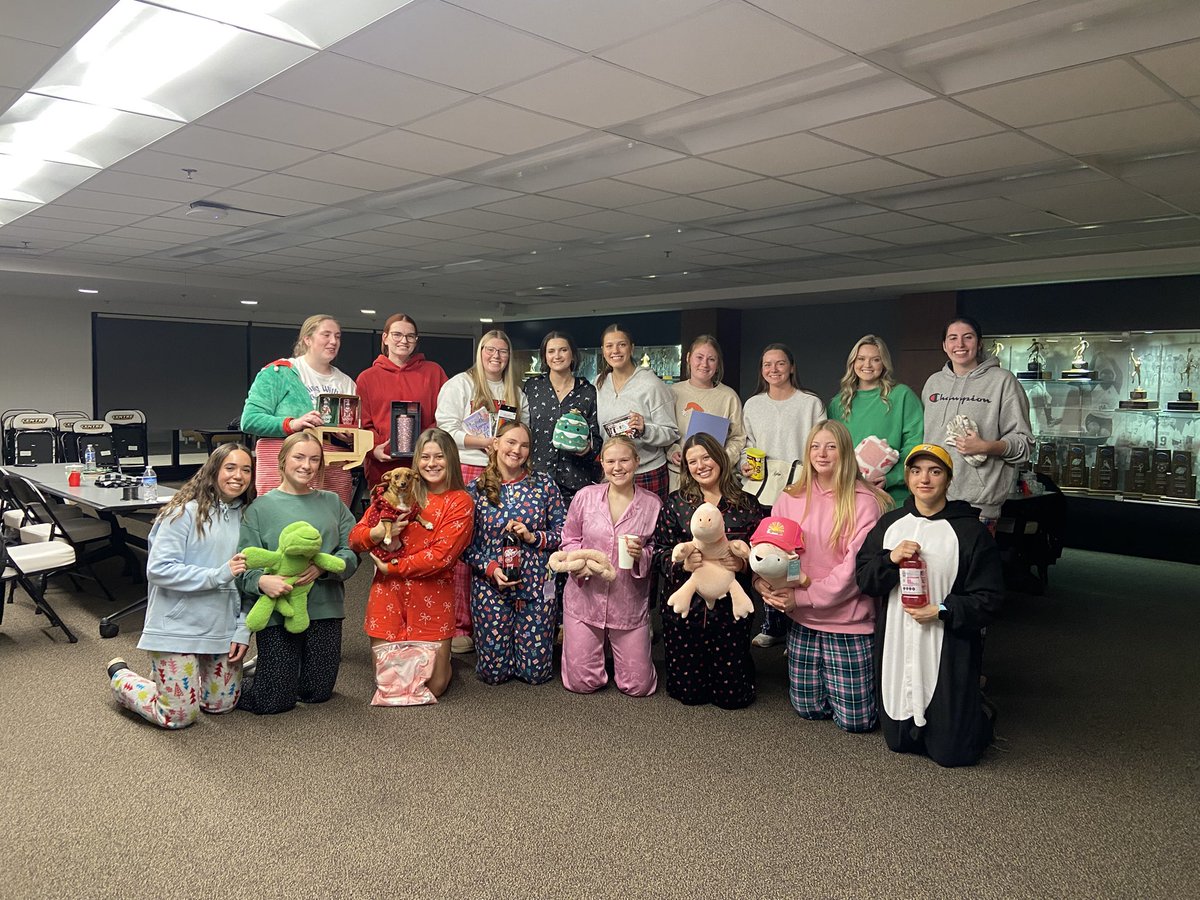 CentreCSoftball's tweet photo. Team Christmas Party 🎄 https://t.co/pVNh7Bs2dO