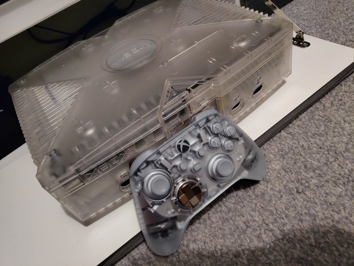 MrDJPea's tweet image. Following yesterday&apos;s sadness today my Black Friday purchase arrived which perked me up!! #Xbox #GhostCipher controller for £43 .... Yes please and OMG it&apos;s a beautiful thing!! Definitely going to be using this with the OG Crystal too 🤘🤘 ❤️❤️❤️