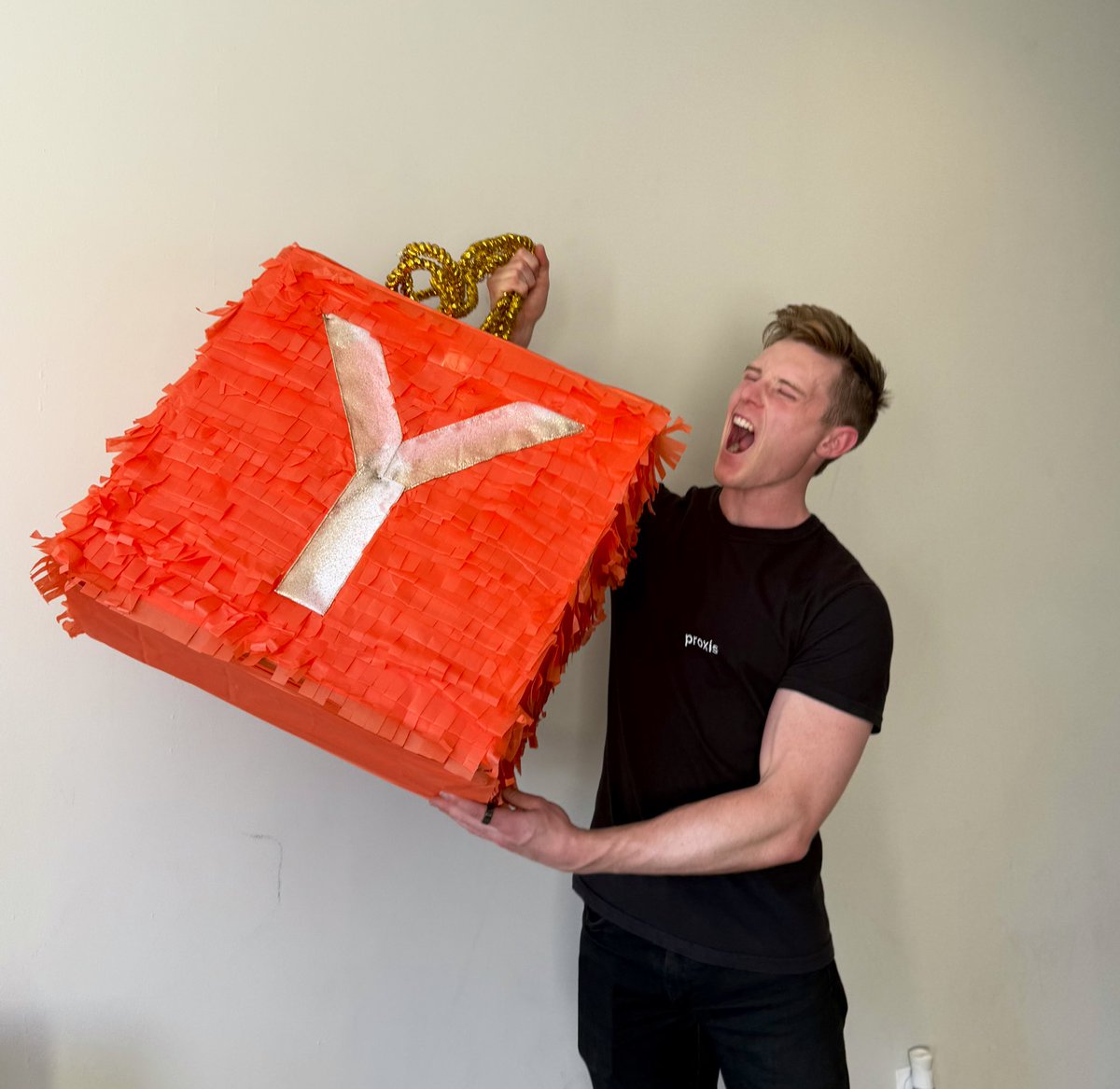 liamcollins____'s tweet photo. Wherever we go, there will be piñatas 🪅

For those in the Bay come join us tonight at the @proxis_ai ugly sweater holiday party🎅

Hosting with our friends from @jpmorgan, @googlecloud , and @wilsonsonsini 

DM me for details. https://t.co/vhPWMzeaZy