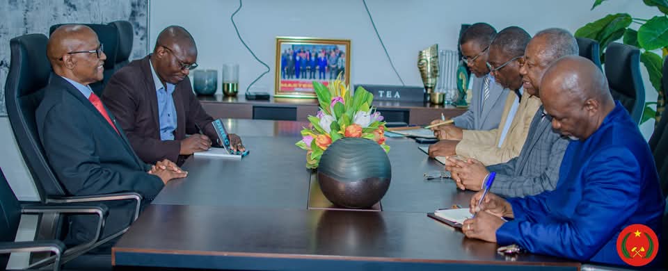 L'AMITIÉ  PCT-ANC SE RENFORCE

Le Secrétaire Général du PCT, le camarade Pierre MOUSSA a reçu en audience, ce vendredi 06 décembre 2024, SEM Mziwamadoda Uppington KALAKO, le nouvel ambassadeur d'Afrique du Sud au Congo.

#PRI