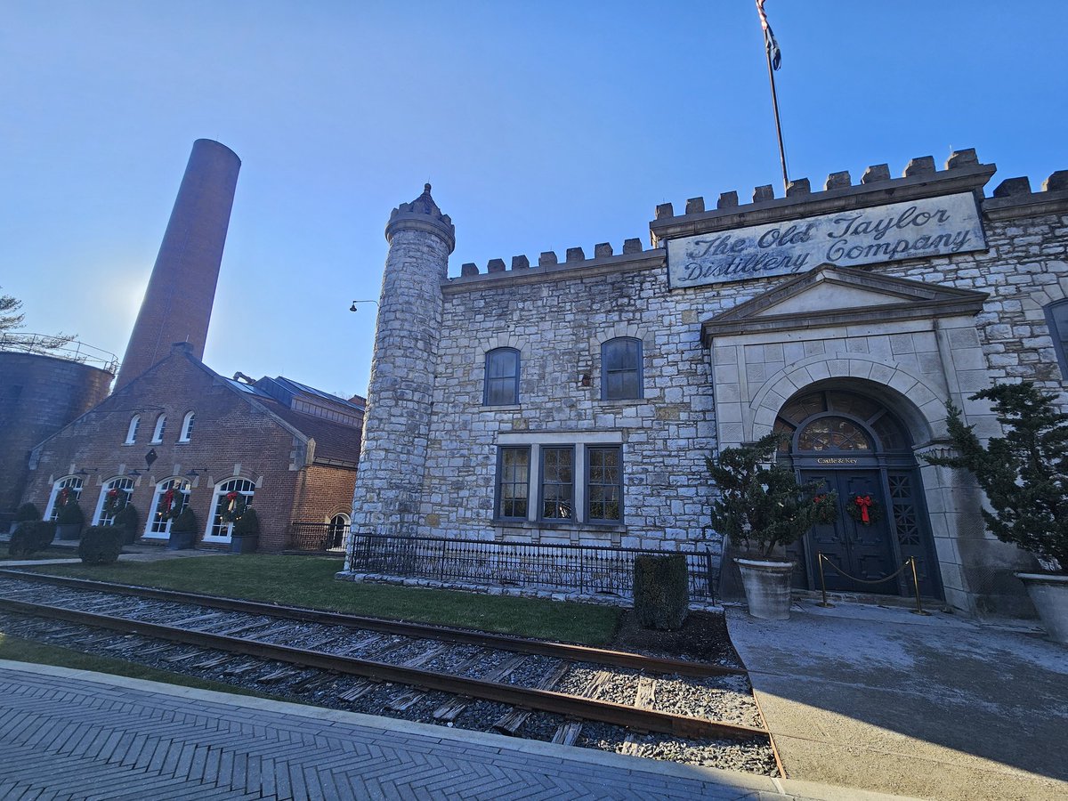 AJM_734's tweet image. Must stop on the bourbon trail! #castleandkey