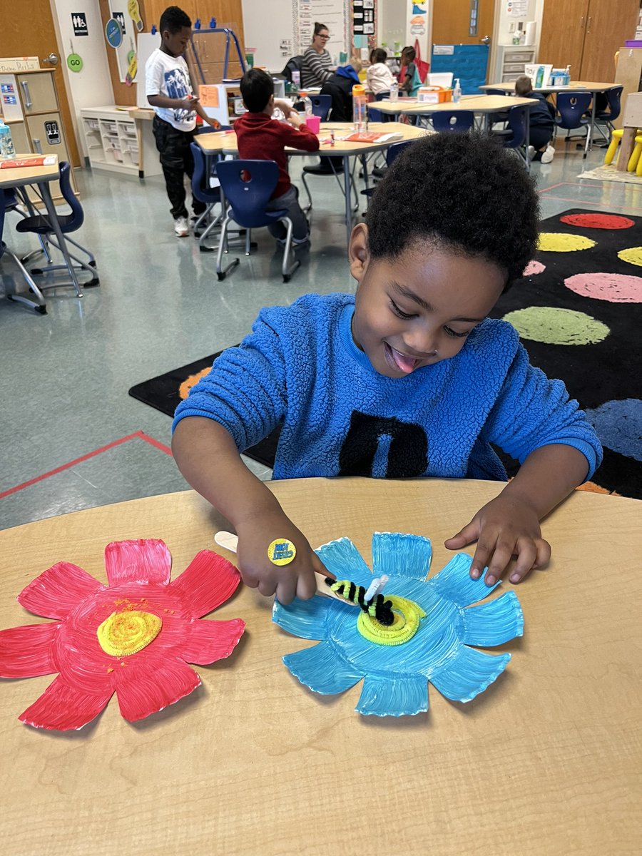We were all smiles today reviewing pollination during CKLA knowledge! <a href="/gbparkaacps/">Glen Burnie Park</a> #belonggrowsucceed