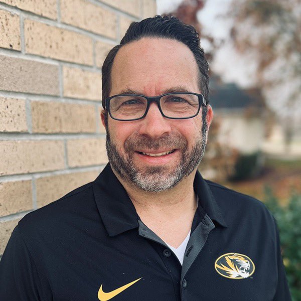 MizzouELPA's tweet image. Meet Brian Lundberg! 🎓
Role: Supervisor in the Respiratory Therapy Department at University Hospital, Columbia, MO
As supervisor Brian’s role is educating clinical staff, physicians, and patients. With Mizzou’s EdD for he’s ready to advance his career! #LeadLearnELPA
