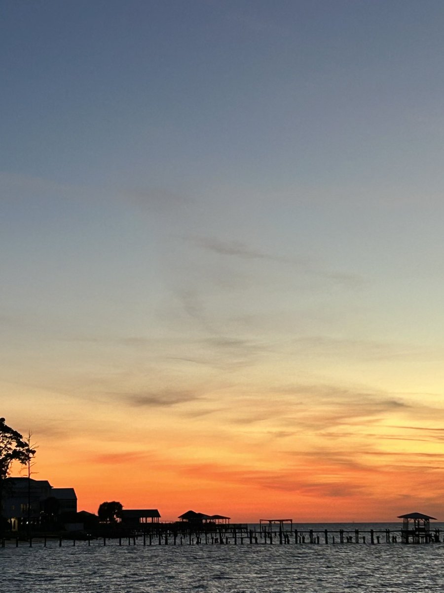 kgmarshall's tweet photo. Quite a sunset in Fairhope tonight, @spann https://t.co/xdYmYpMZVi