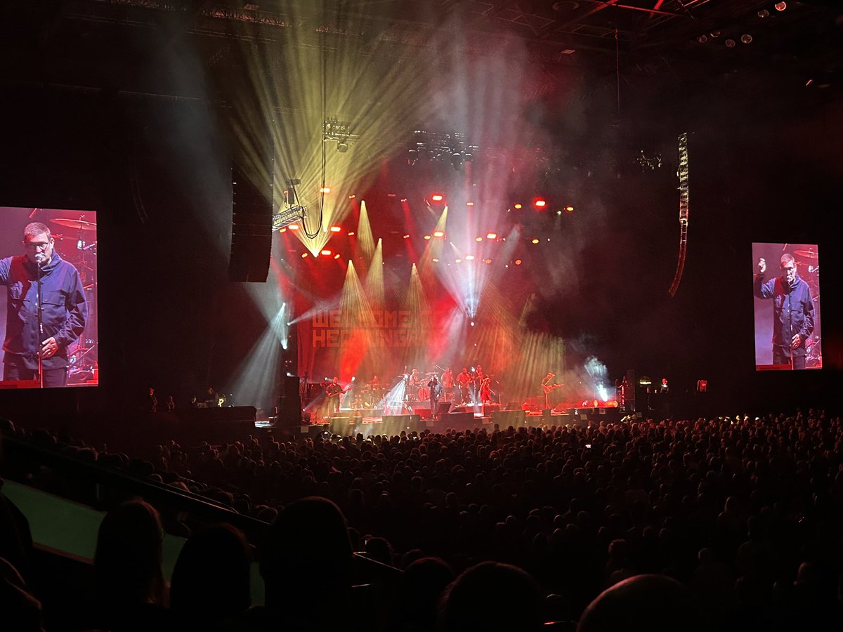 AndrewGMilburn's tweet photo. @PaulHeatonSolo and Missy D
Bloody brilliant as ever β€οΈπ₯
@MandSBankArena #bosstha https://t.co/bqxnKG4Hoj