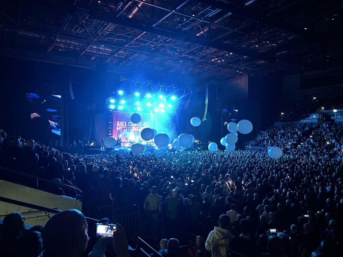 AndrewGMilburn's tweet photo. @PaulHeatonSolo and Missy D
Bloody brilliant as ever β€οΈπ₯
@MandSBankArena #bosstha https://t.co/bqxnKG4Hoj