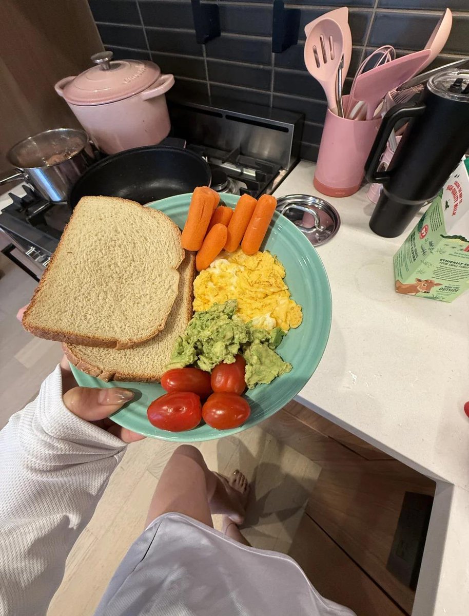 Joeycacksx's tweet photo. A good day starts with breakfast🌞 https://t.co/JpAztLepLA