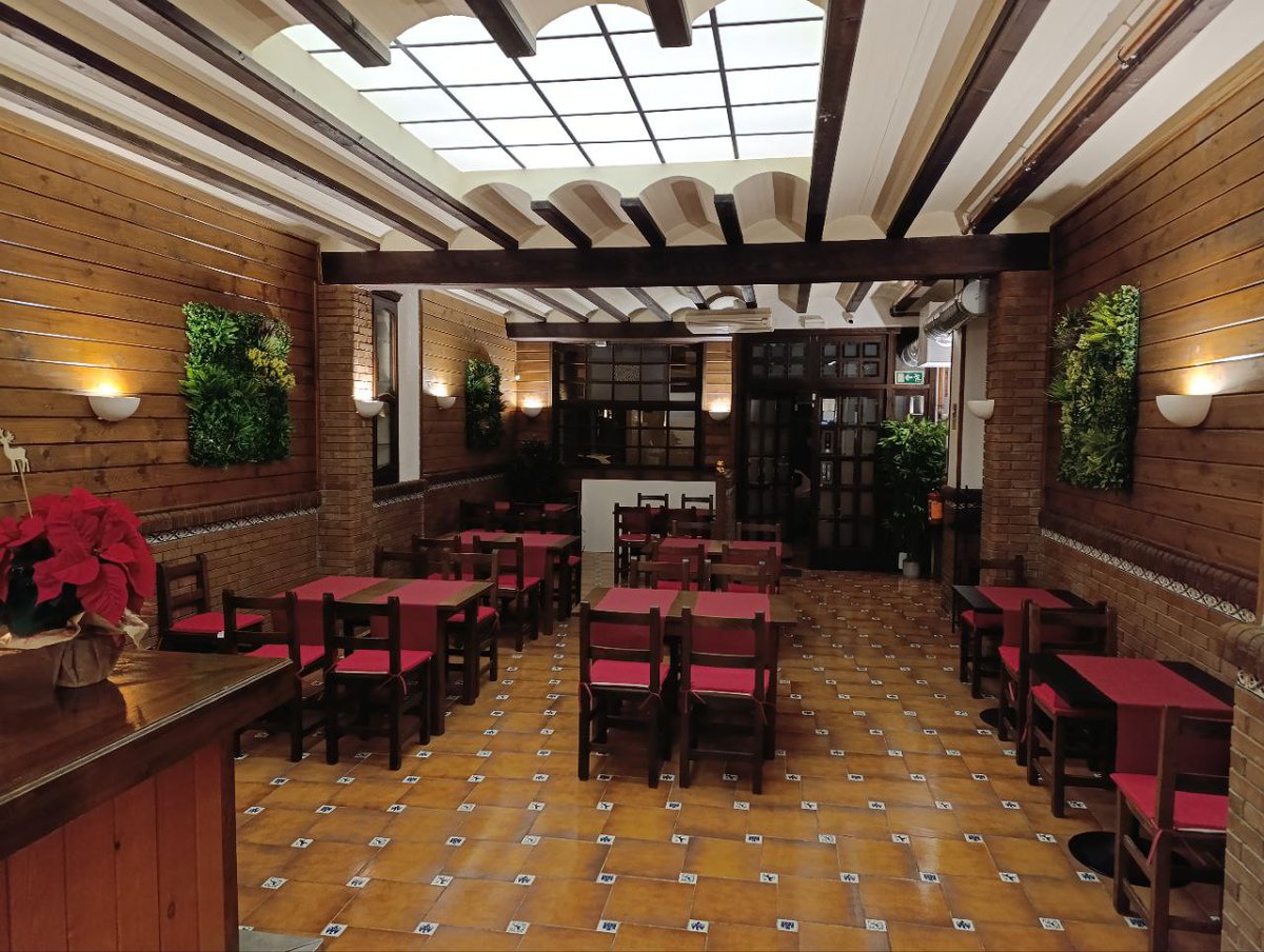 Hoy damos por inaugurado el restaurante.  Ha sido un año de locura pero lo bueno se hace esperar.  Hemos tenido mas gente de la esperada y eso que no hemos hecho publicidad. Todos han quedado deseando probar mas cosas. Espero poder cumplir expectativas.