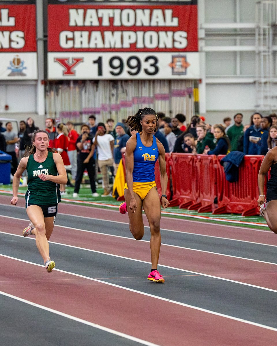 𝐖𝐨𝐦𝐞𝐧'𝐬 400𝐦 | Caleia claims second place with a 54.76 PR and the 10th best time in program history 🔥