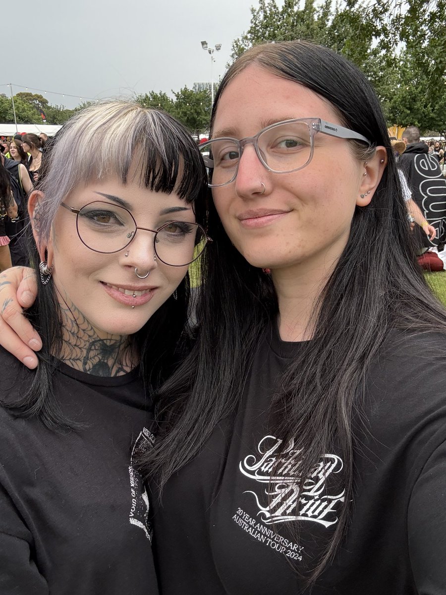 ZoeSpratling's tweet photo. Korn are the GOATS! 1/3 Good Things Festivals done! Also means only two shows left with my friends in Highly Suspect. What a great run touring New Zealand and Aus with them again! https://t.co/Nrvy5UObVn