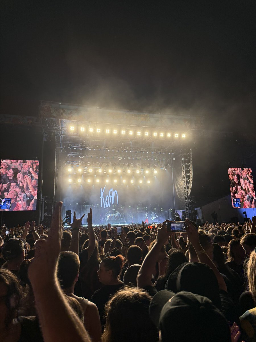 ZoeSpratling's tweet photo. Korn are the GOATS! 1/3 Good Things Festivals done! Also means only two shows left with my friends in Highly Suspect. What a great run touring New Zealand and Aus with them again! https://t.co/Nrvy5UObVn