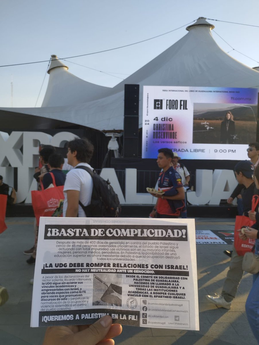 redxpalesgdl's tweet photo. Seguimos recibiendo firmas en la entrada de la FIL Guadalajara para que México rompa relaciones con Israhell,

México está con Palestina 🇵🇸❤️‍🔥 https://t.co/XLHlqSHXyc
