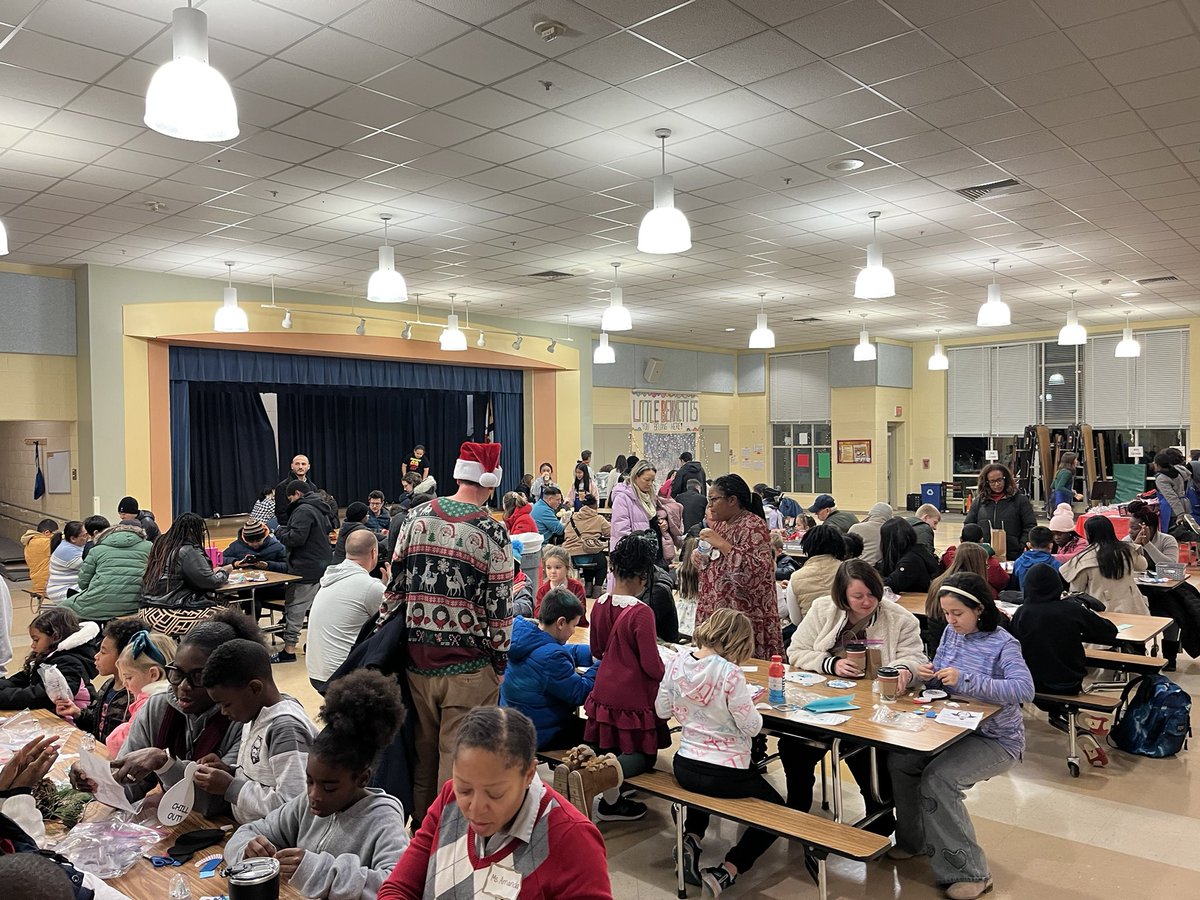 PrincipalLBES's tweet image. Our PTA has put together quite an evening for our community. We have our Winter Make and Take, Eagle Cafe and our Book Fair. Thanks LBES PTA