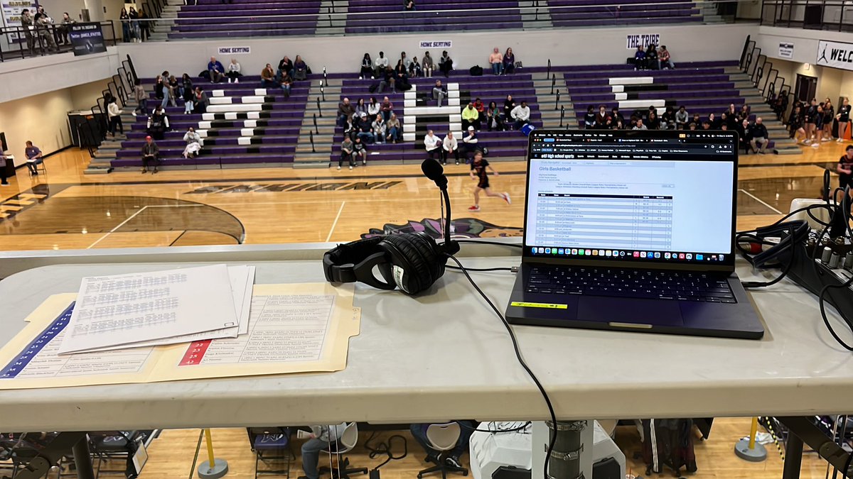 odress33's tweet image. Back inside MHS gymnasium for an MVC MegaNight as both the Lady Indians and boys teams hit the hardwood tonight! Pregame for the girls game begins at 5:45 on @MHS_YOUTUBE!!