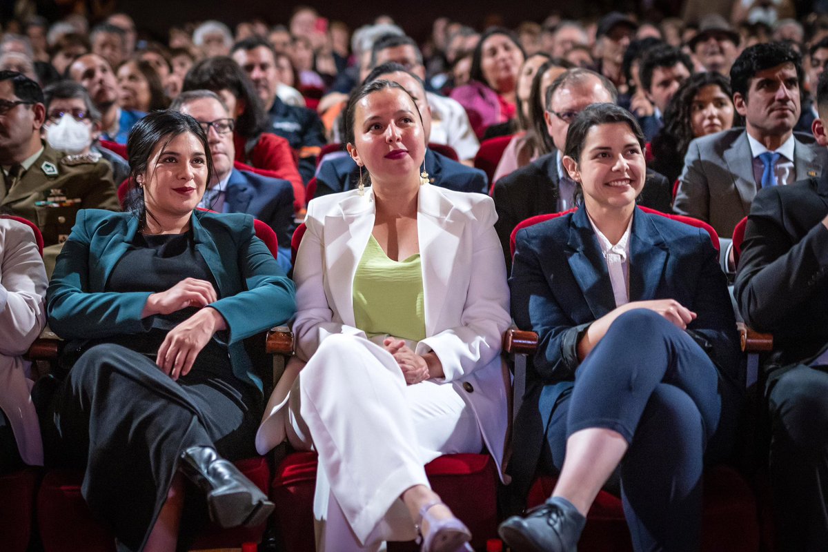 laSubdere's tweet photo. Concluimos nuestra visita a la Región de Valparaíso en donde participamos en importantes actividades:

📍 En Valparaíso, asistimos a la ceremonia de cambio de mando, donde asumió Camila Nieto, la primera alcaldesa electa de la ciudad. https://t.co/CQ9d98a59D