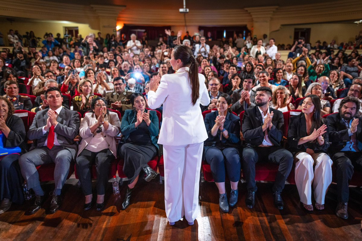 laSubdere's tweet photo. Concluimos nuestra visita a la Región de Valparaíso en donde participamos en importantes actividades:

📍 En Valparaíso, asistimos a la ceremonia de cambio de mando, donde asumió Camila Nieto, la primera alcaldesa electa de la ciudad. https://t.co/CQ9d98a59D