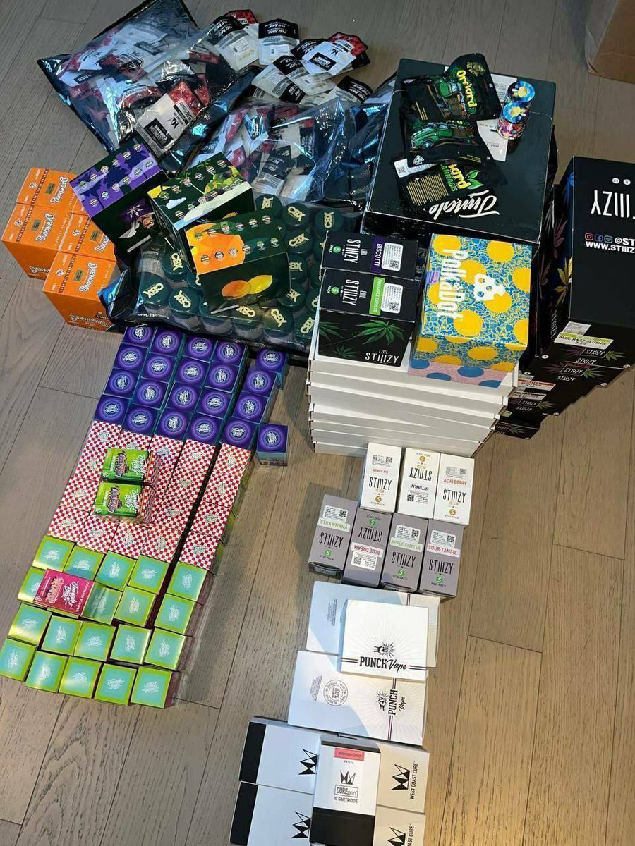 Mixed brands of carts for resellers 
Price Alert 
deal on carts mix and match ✅✅
$300 =32pcs
$500=57pcs 
$900  =109 pcs
$1800 = 210 pcs
Tap in let's work 🔥💪