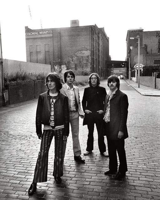 KatharinaPistor's tweet photo. #thebeatles in Wapping, East #london July 1968. #maddayout #TheBeatles #Beatles https://t.co/4IabF9YE2q
