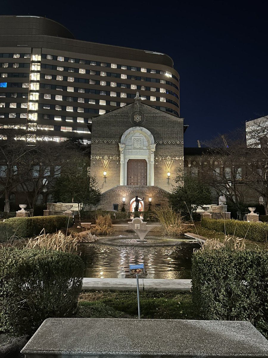 Penn_ENT's tweet photo. Excited for the holiday party! 🎄#pennmusuem #happyholidays #ENTeam https://t.co/uW5Msq9EXB