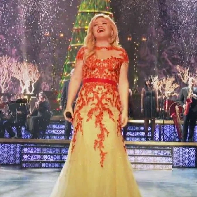 MrPopOfficial's tweet photo. Billboard ranks the best Christmas songs of the 21st century. 

1. Underneath the Tree (Kelly Clarkson)
2. Santa Tell Me (Ariana Grande)
3. Snowman (Sia)
4. Mistletoe (Justin Bieber)
5. Oh Santa! (Mariah Carey)
6. Cold December Night (Michael Bublé)
7. That’s Christmas to Me (Pentatonix)
8. Christmas Tree Farm (Taylor Swift)
9. You Deserve It All (John Legend)
10. Winter Song (Ingrid Michaelson & Sara Bareilles)