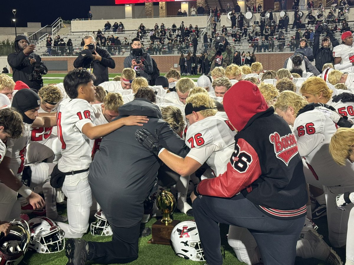 DrCourtneyCarp's tweet photo. And then there were 4! #OneOfFour

With a BIG win over Lovejoy tonight, our Eagles are headed to the UIL 5A-D2 State Semi-Finals! 

Next up, SOC! @argylegridiron @uiltexas #txhsfb https://t.co/saFdXuTjUo